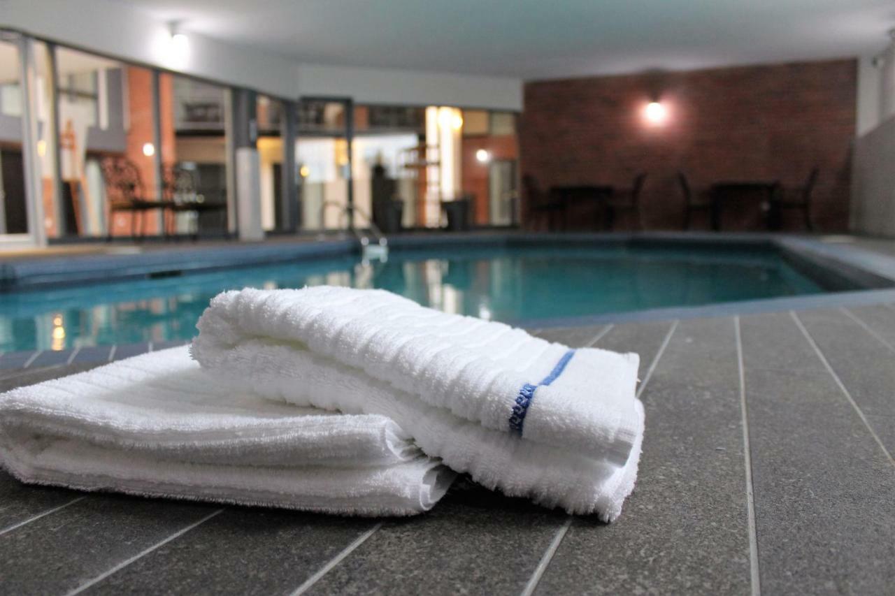 Best Western Laval-Montreal & Conference Centre Exterior photo